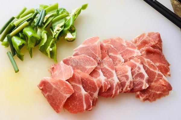 平菇炒肉片的做法图解2