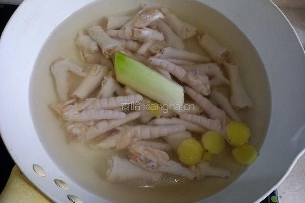 柠檬泡椒鸡爪的做法图解2