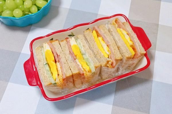 午餐肉鸡蛋三明治