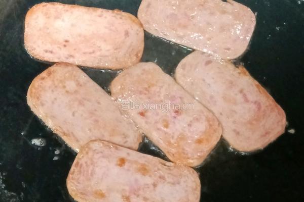 午餐肉鸡蛋三明治的做法图解4