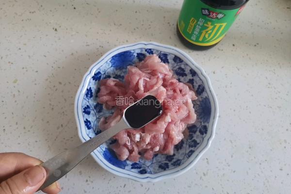 青椒炒肉丝的做法图解3