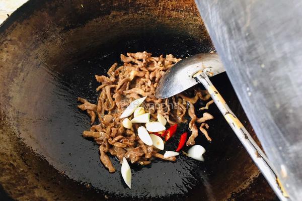 菜花炒肉丝的做法图解8