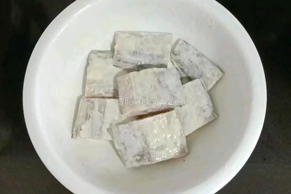 酸甜带鱼的做法图解4