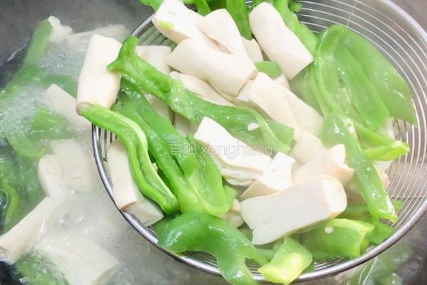 青椒炒豆干边的做法图解7