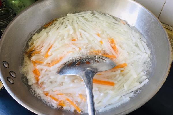 萝卜水饺的做法图解2