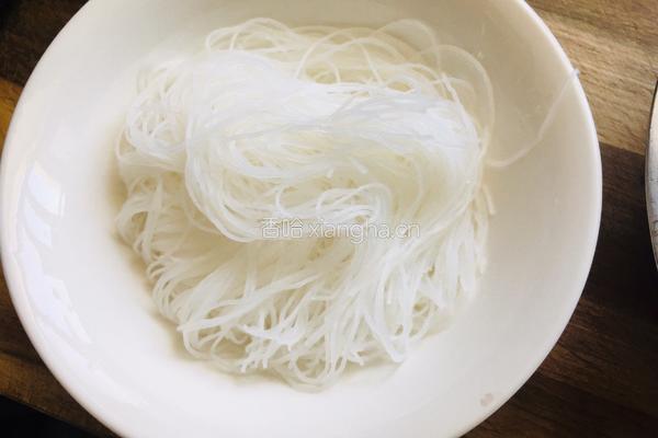 鸭血蒸粉丝的做法图解2