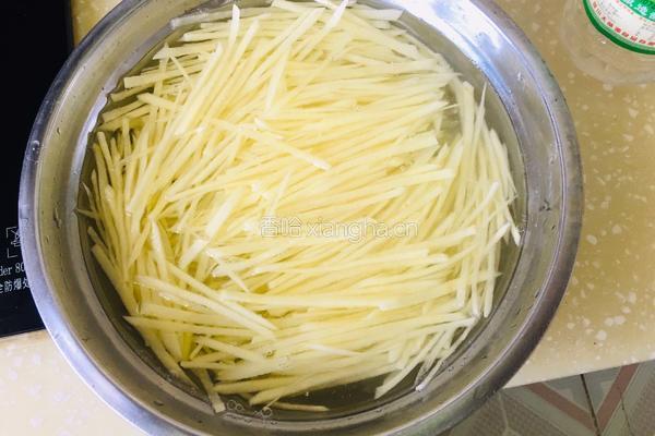 青椒土豆丝的做法图解1
