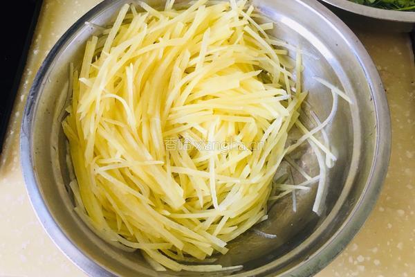 青椒土豆丝的做法图解3