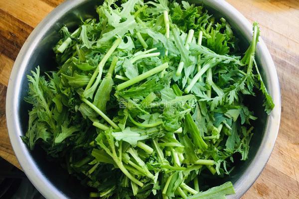 炒面蒸茼蒿的做法图解2