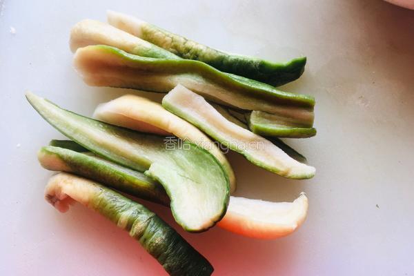 萝卜干蒸腊肉的做法图解1