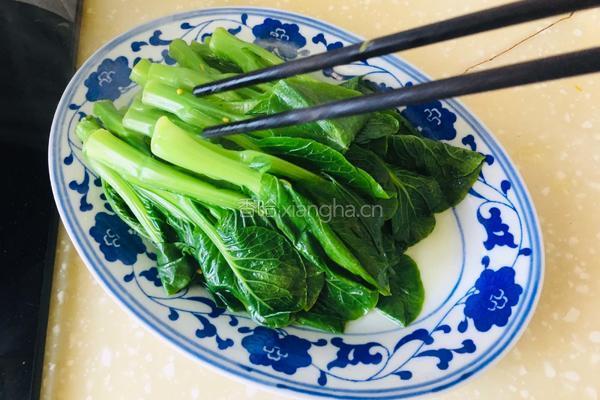 蒜香白灼菜心的做法图解4