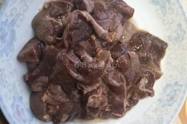 爆炒猪肝的做法图解1