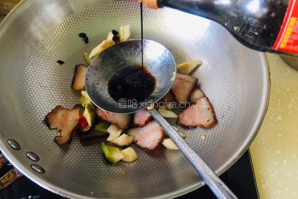 萝卜干炒腊肉的做法图解6