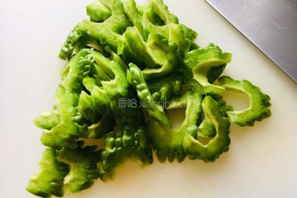 凉拌苦瓜的做法图解2