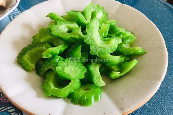 凉拌苦瓜的做法图解10