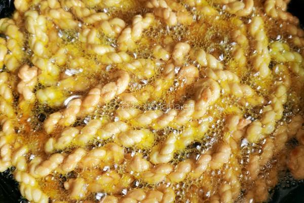 酥脆小麻花的做法图解4
