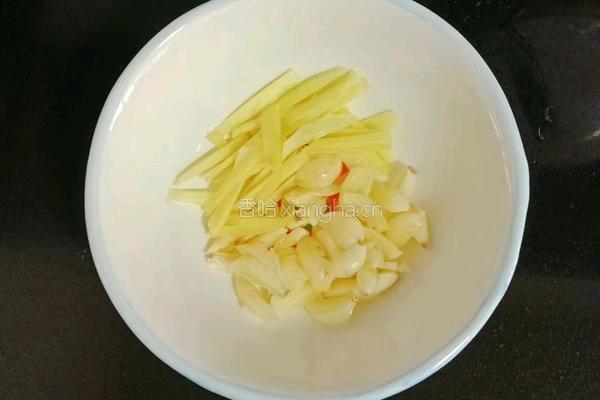 胡萝卜木耳炒鸡丝的做法图解4