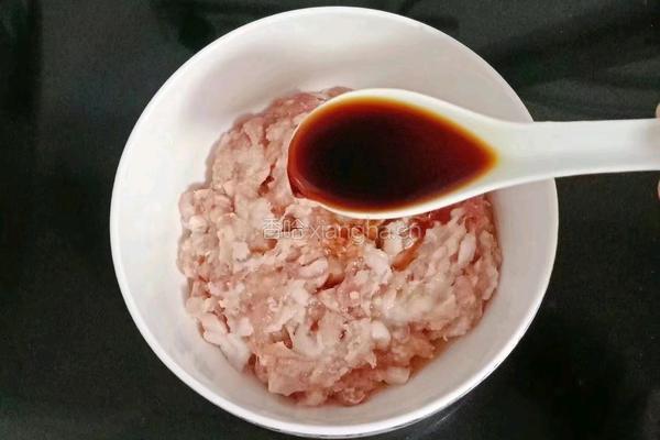 猪肉香菇酿苦瓜的做法图解5