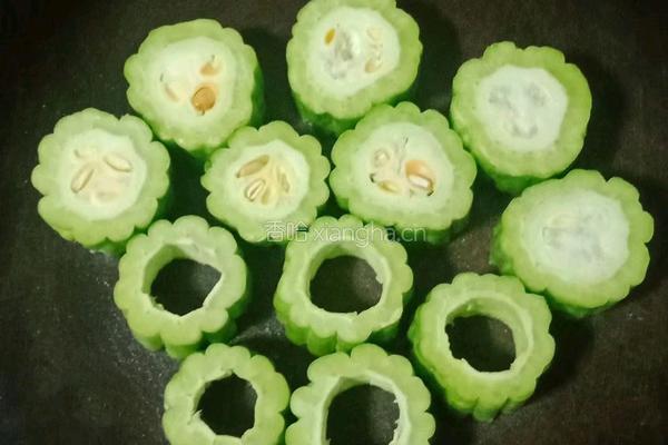 猪肉香菇酿苦瓜的做法图解9