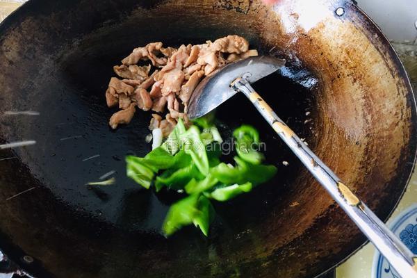 木耳青椒炒肉片的做法图解6