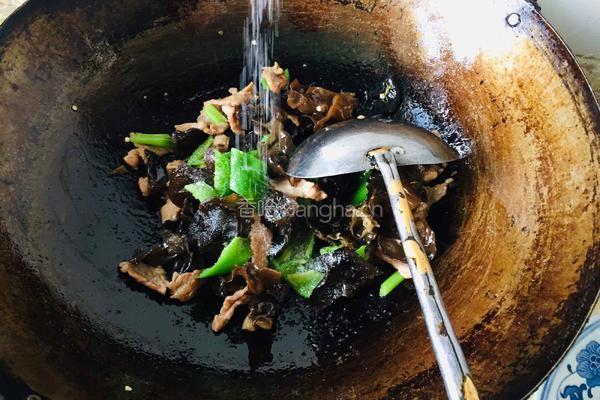 木耳青椒炒肉片的做法图解8