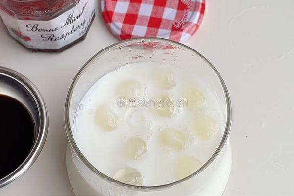 树莓酱奶咖的做法图解9