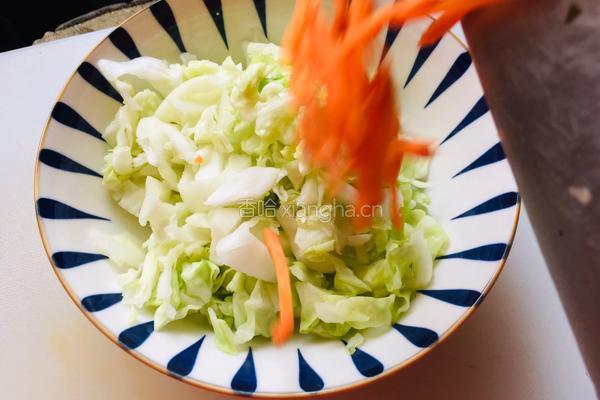 生腌莲花白的做法图解1