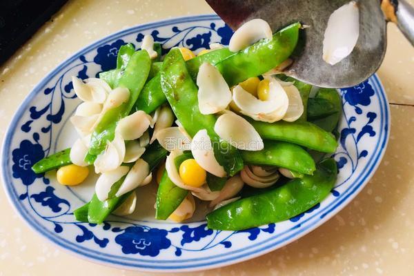 荷兰豆炒百合银杏仁的做法图解10