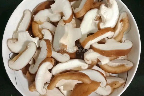 土豆香菇拌芝士面的做法图解2