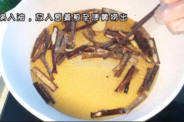 葱油焖鸡的做法图解2