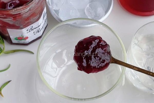 树莓酱蔓越莓饮的做法图解2