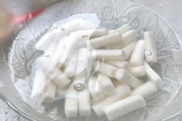 肉沫炒年糕的做法图解1