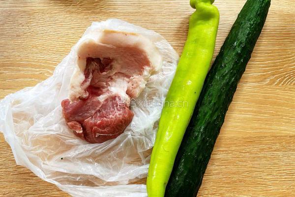 酱香肉末黄瓜的做法图解1