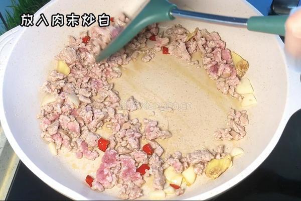 肉末油菜炒面的做法图解2