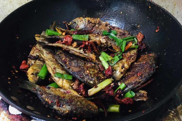 香酥小鲫鱼的做法图解8