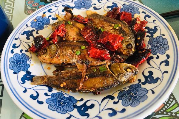香酥小鲫鱼的做法图解9