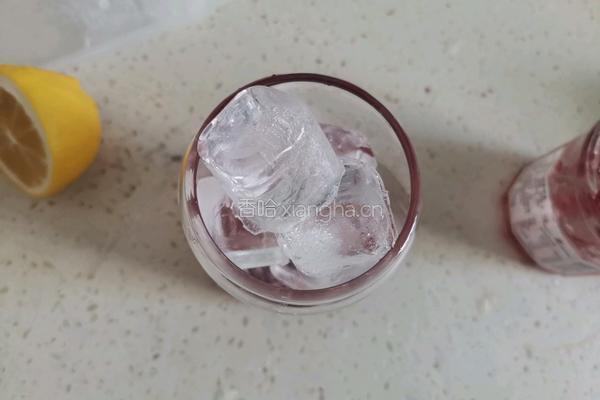 树莓冰拿铁的做法图解3