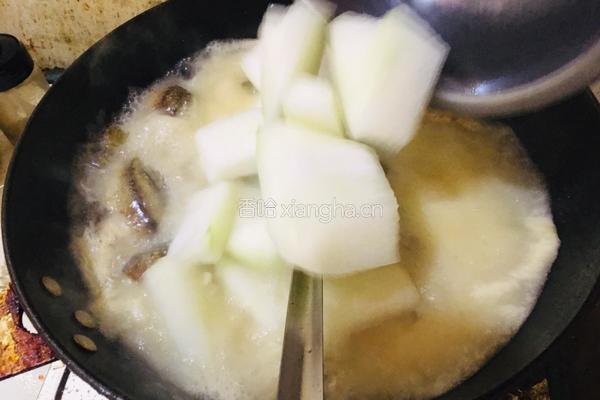 野生鲫鱼冬瓜汤的做法图解6