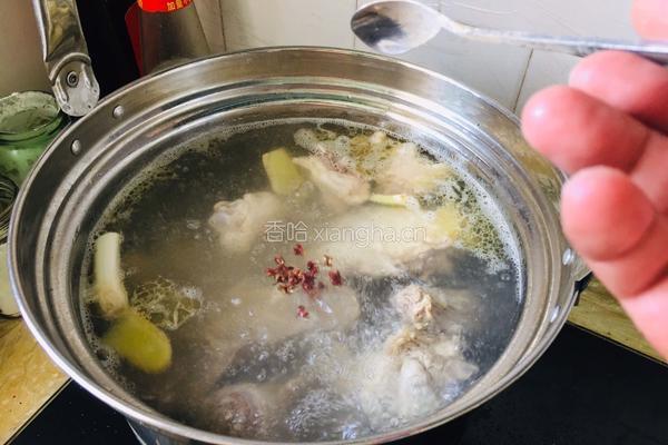 玉米胡萝卜炖土鸡的做法图解5