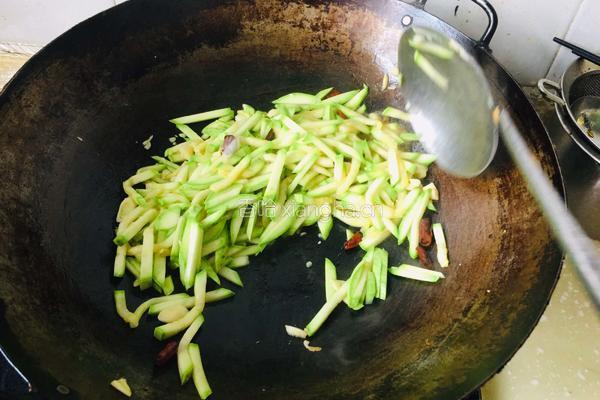 醋溜西葫芦丝的做法图解7