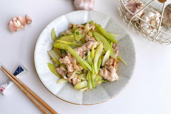 肉片炒西芹的做法图解13