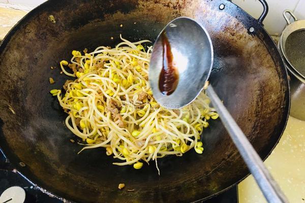 黄豆芽炒过油牛肉丝的做法图解8