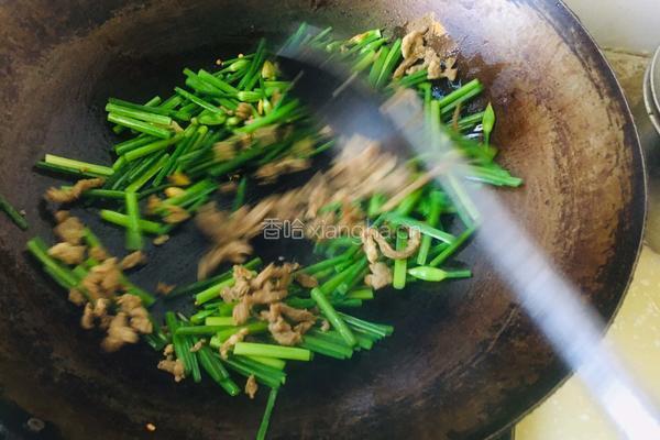 韭菜苔炒牛肉的做法图解4