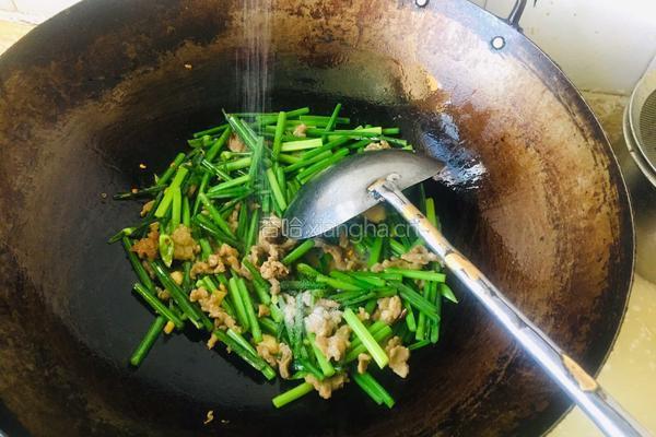韭菜苔炒牛肉的做法图解5