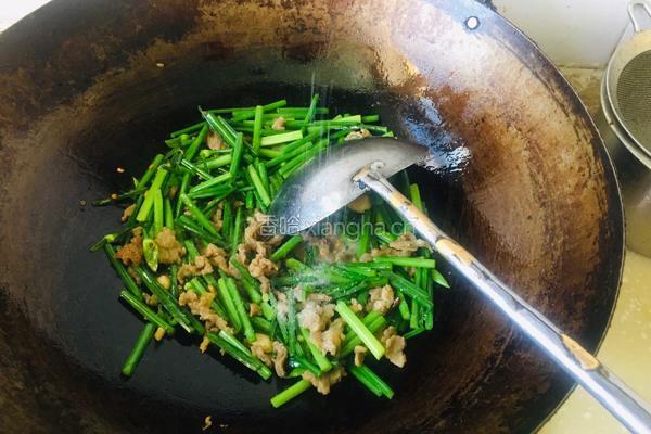 韭菜苔炒牛肉的做法图解6