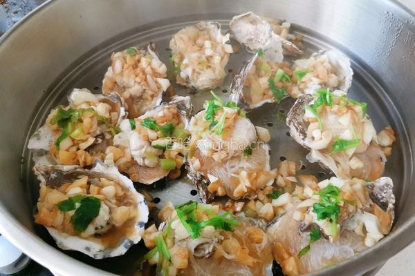 蒜蓉粉丝蒸生蚝的做法图解5