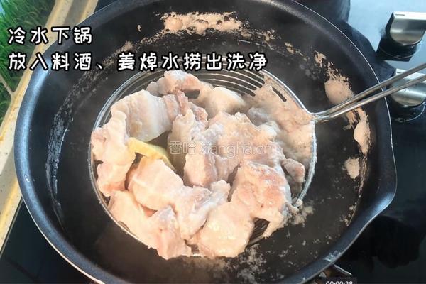 红烧肉炖土豆的做法图解1