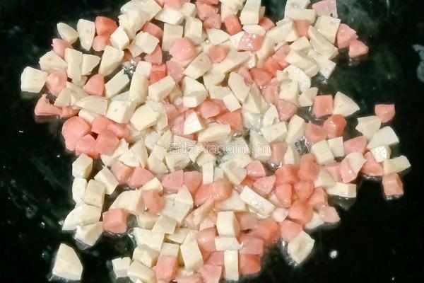 肉丸火腿炒饭的做法图解5