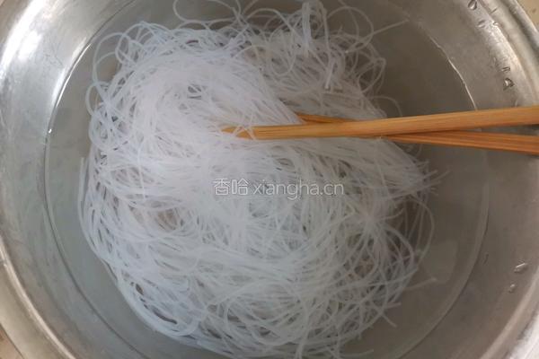 蒜蓉粉丝蒸娃娃菜的做法图解2
