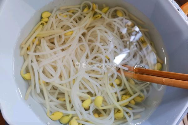 凉拌麻辣米线的做法图解3